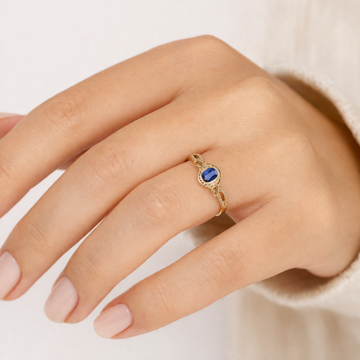 2.13 Ct Cushion Sapphire 9K Gold Ring