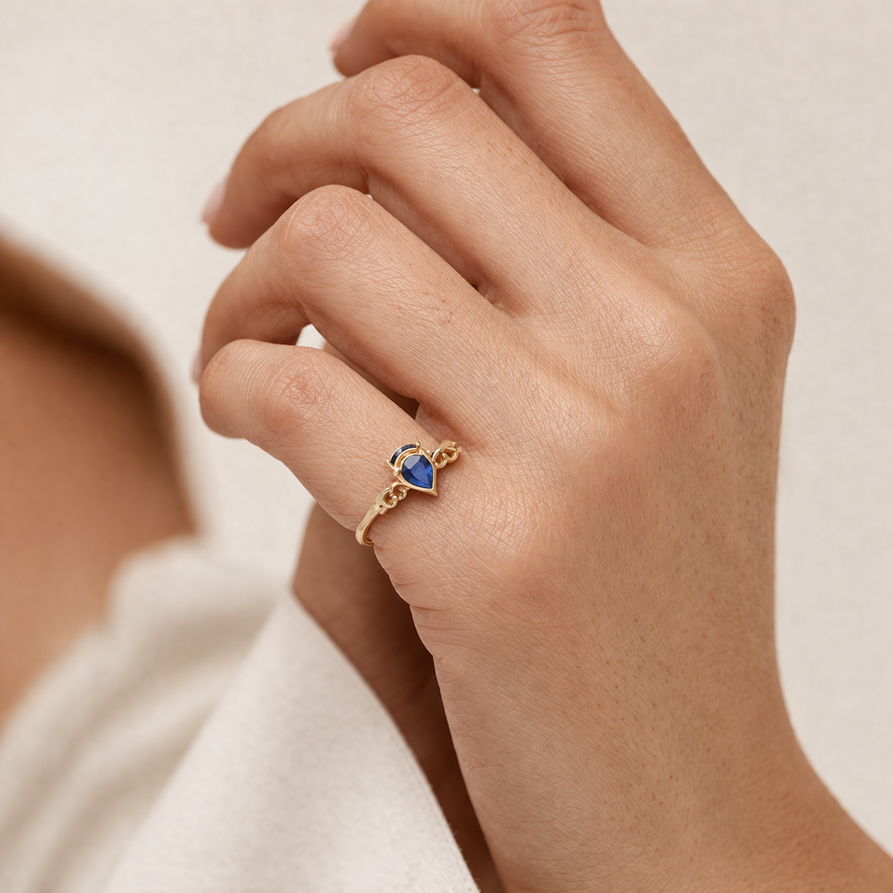 1.36 Ct Pear Sapphire 9K Gold Ring