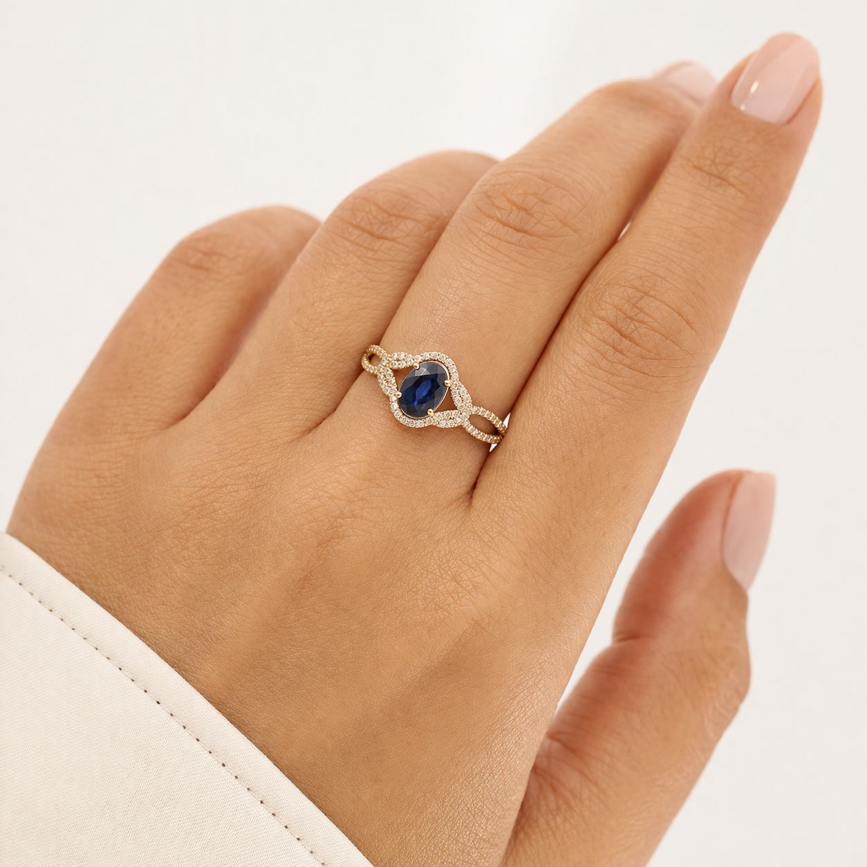 1.56 Ct Oval Sapphire 9K Gold Ring